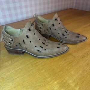 Musse & Cloud Leather Ankle Booties